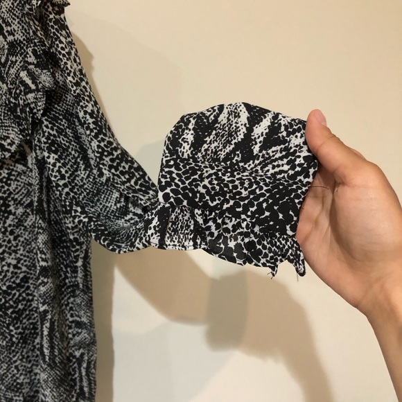 SNAKE PRINT BLOUSE - Picture 2 of 9